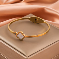 White Lavish clover Stone Cuff