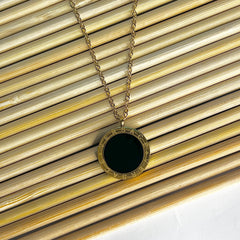 Elegant Onyx Round Pendant