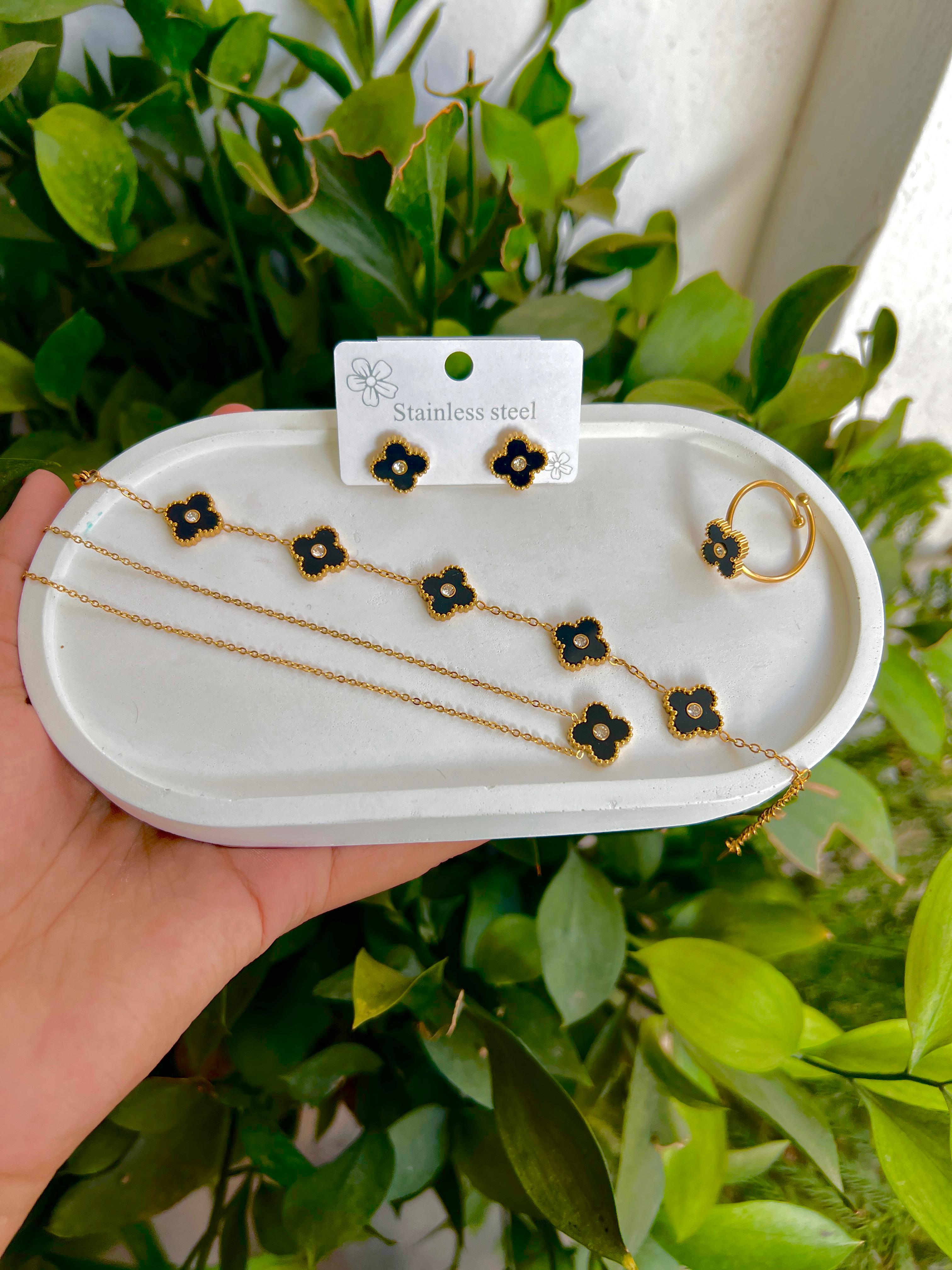 Black Floral (Necklace +bracelet +Earing+ring