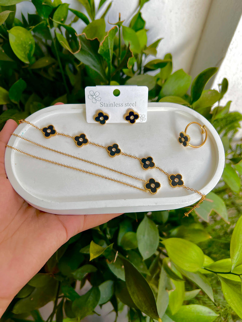 Black Floral (Necklace +bracelet +Earing+ring