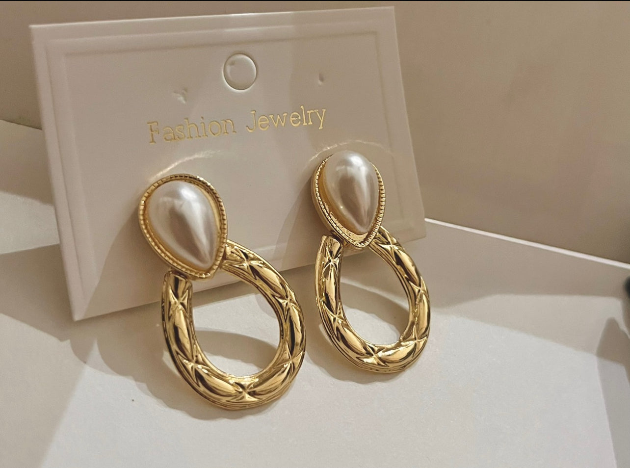 Pearl Oval Dangle Earrings