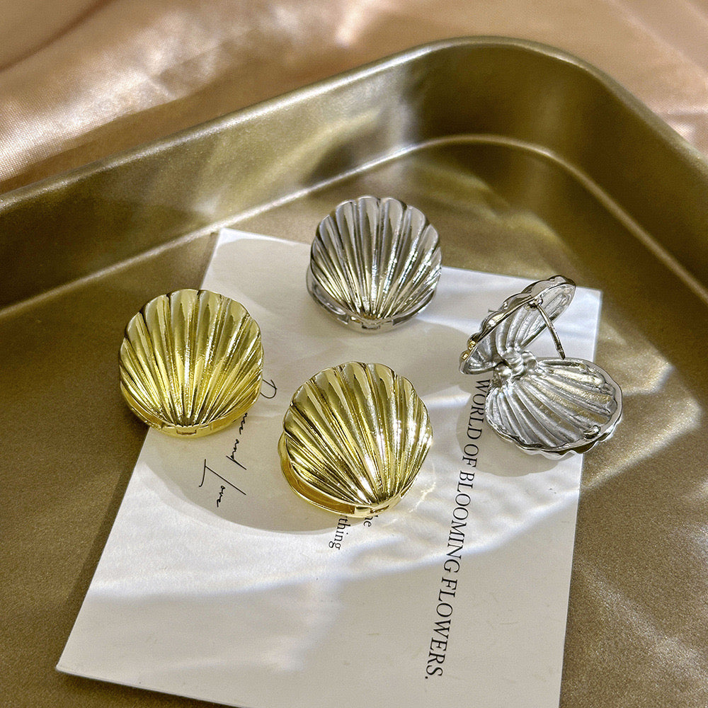 Golden Majestic Shell Earrings