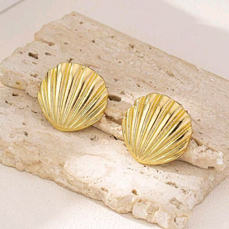 Golden Majestic Shell Earrings