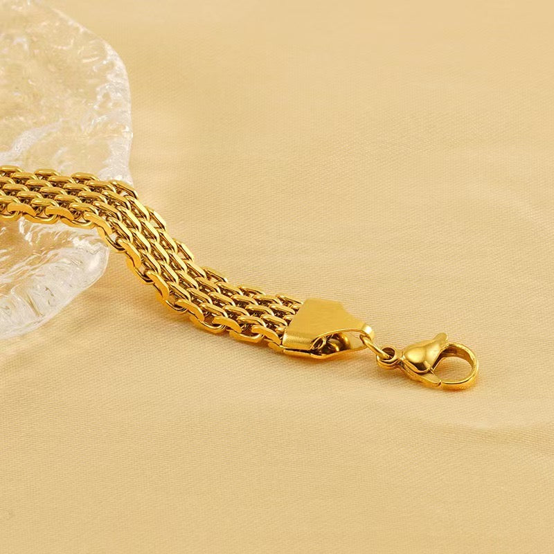 Luxe Interlock Amber Brilliance