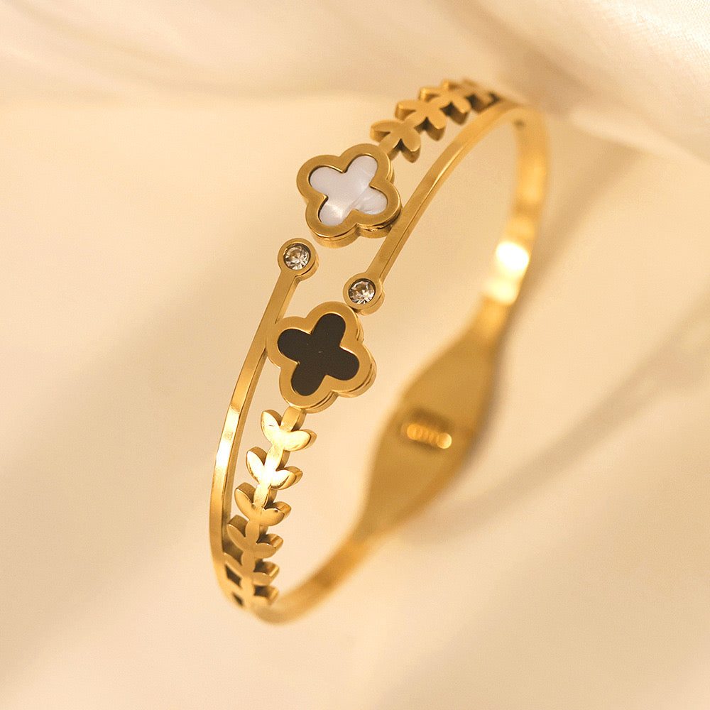 Dazzling Clover Accent Piece