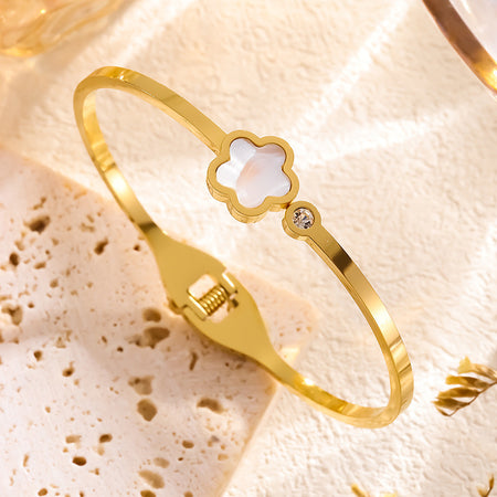 White Lavish clover Stone Cuff