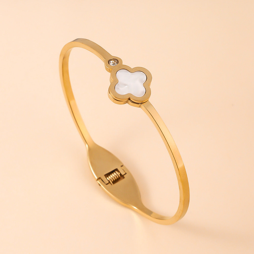 White Lavish clover Stone Cuff