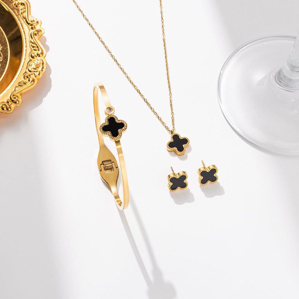 Black Lavish Clover stone Cuff