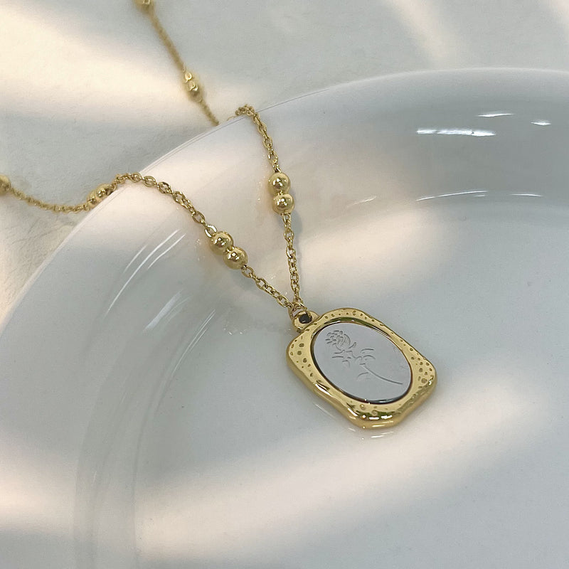 Vintage Rose Medallion