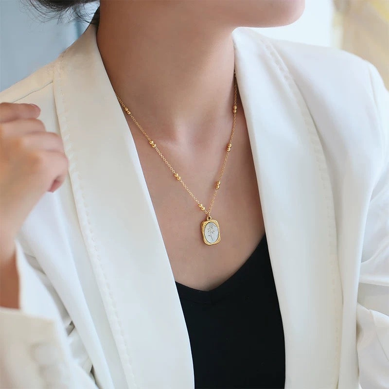 Vintage Rose Medallion