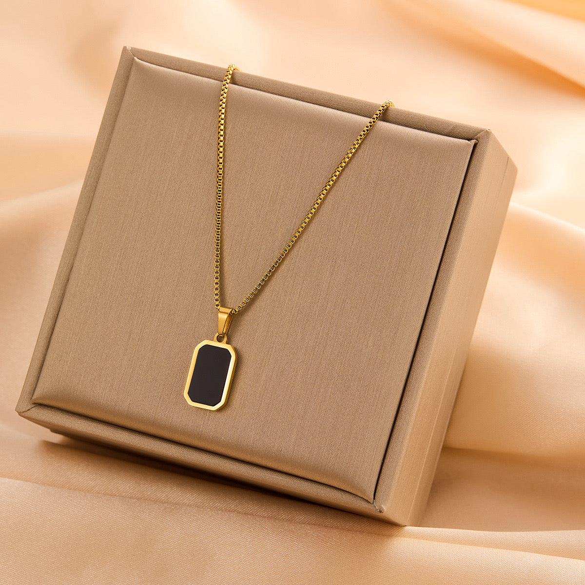 Majestic double sided pendent