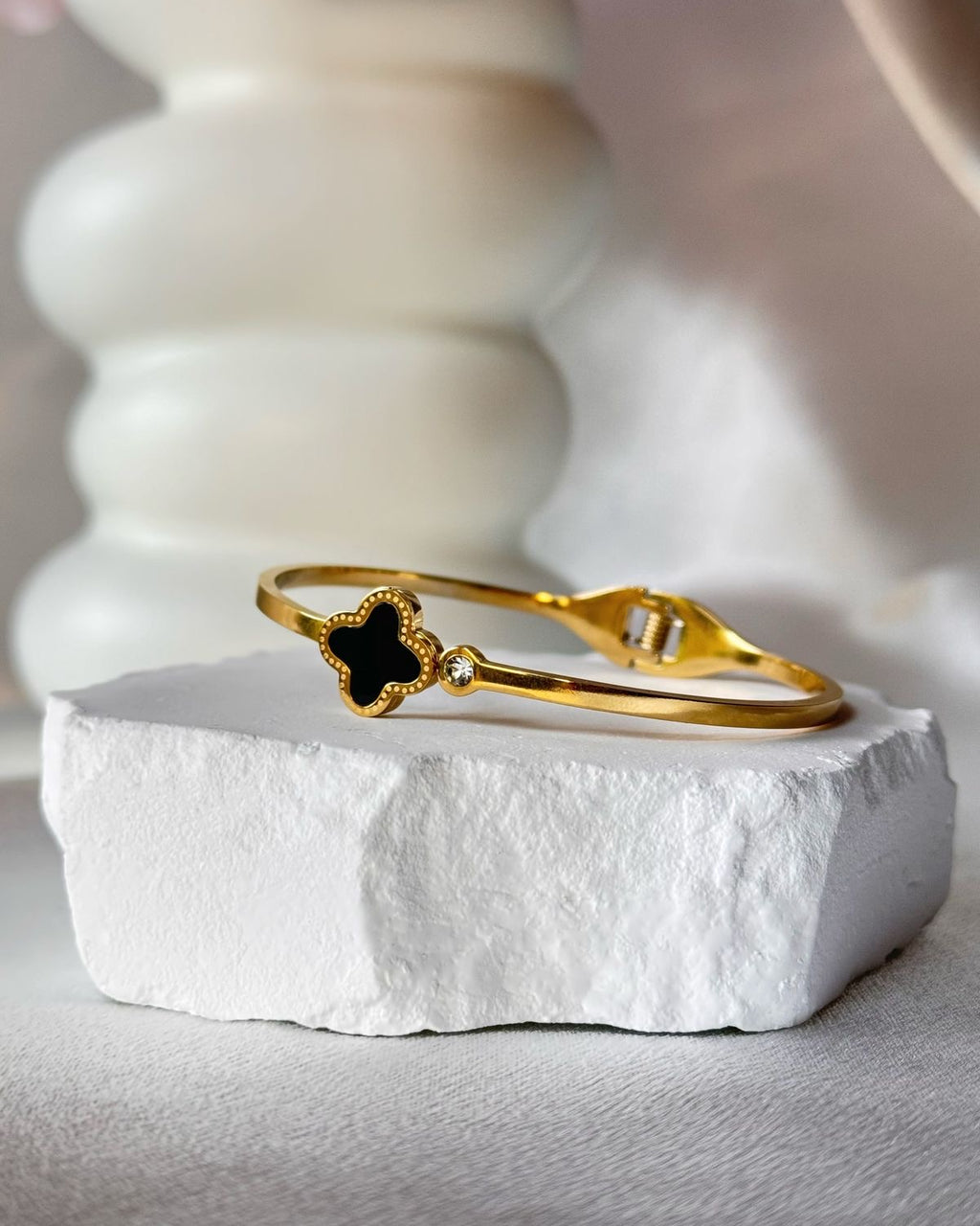 Black Lavish Clover stone Cuff