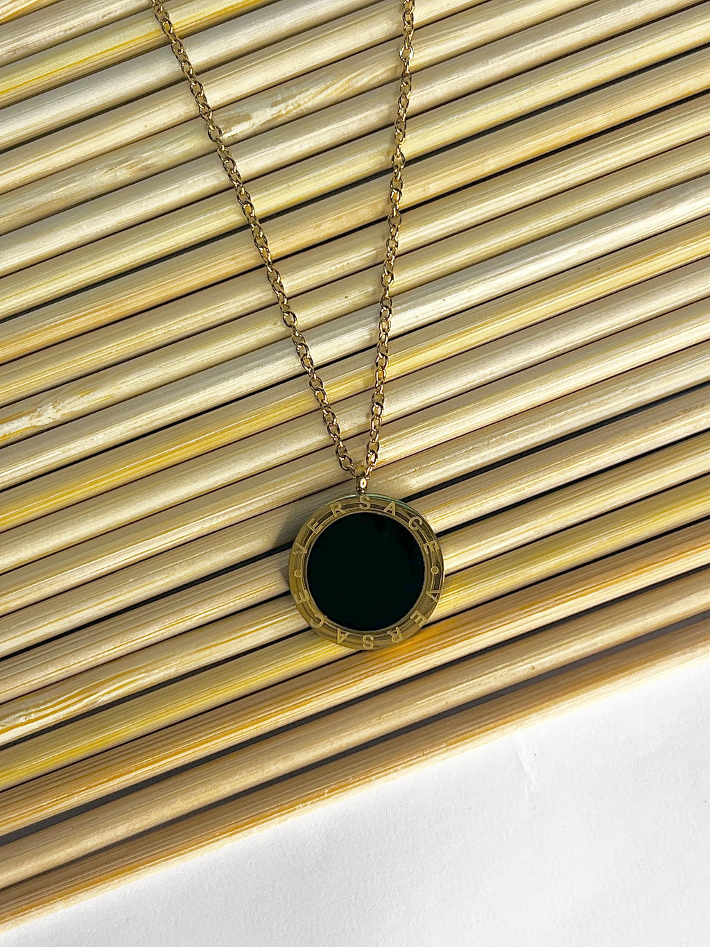 Elegant Onyx Round Pendant