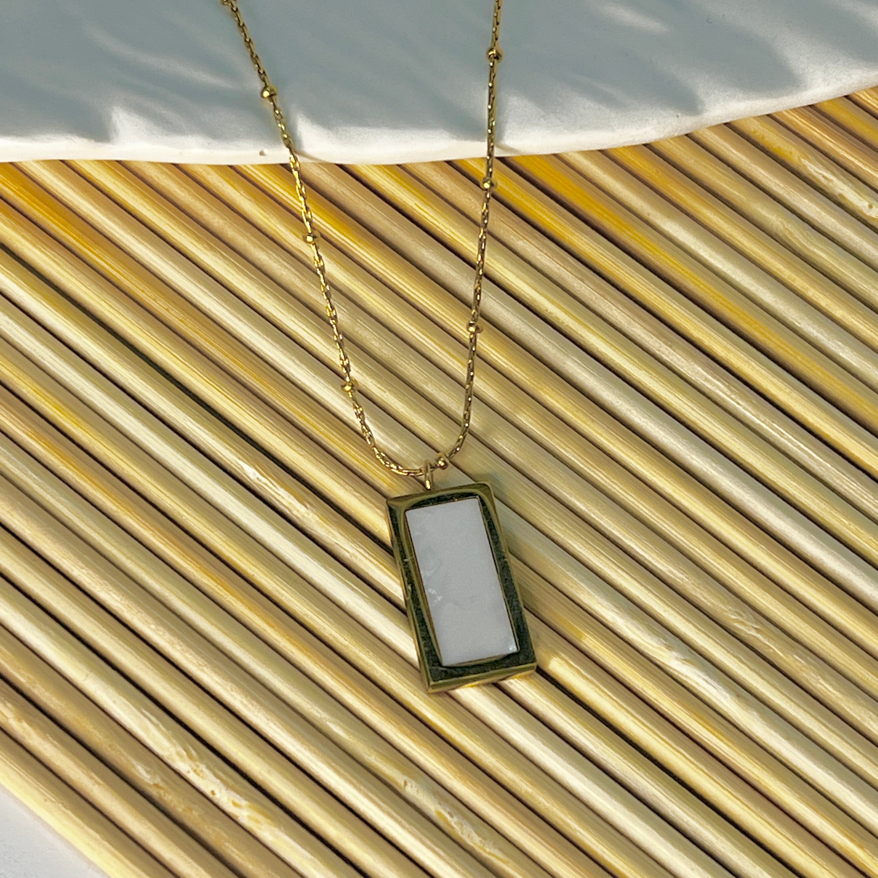 Chic Rectangular Pendant Design