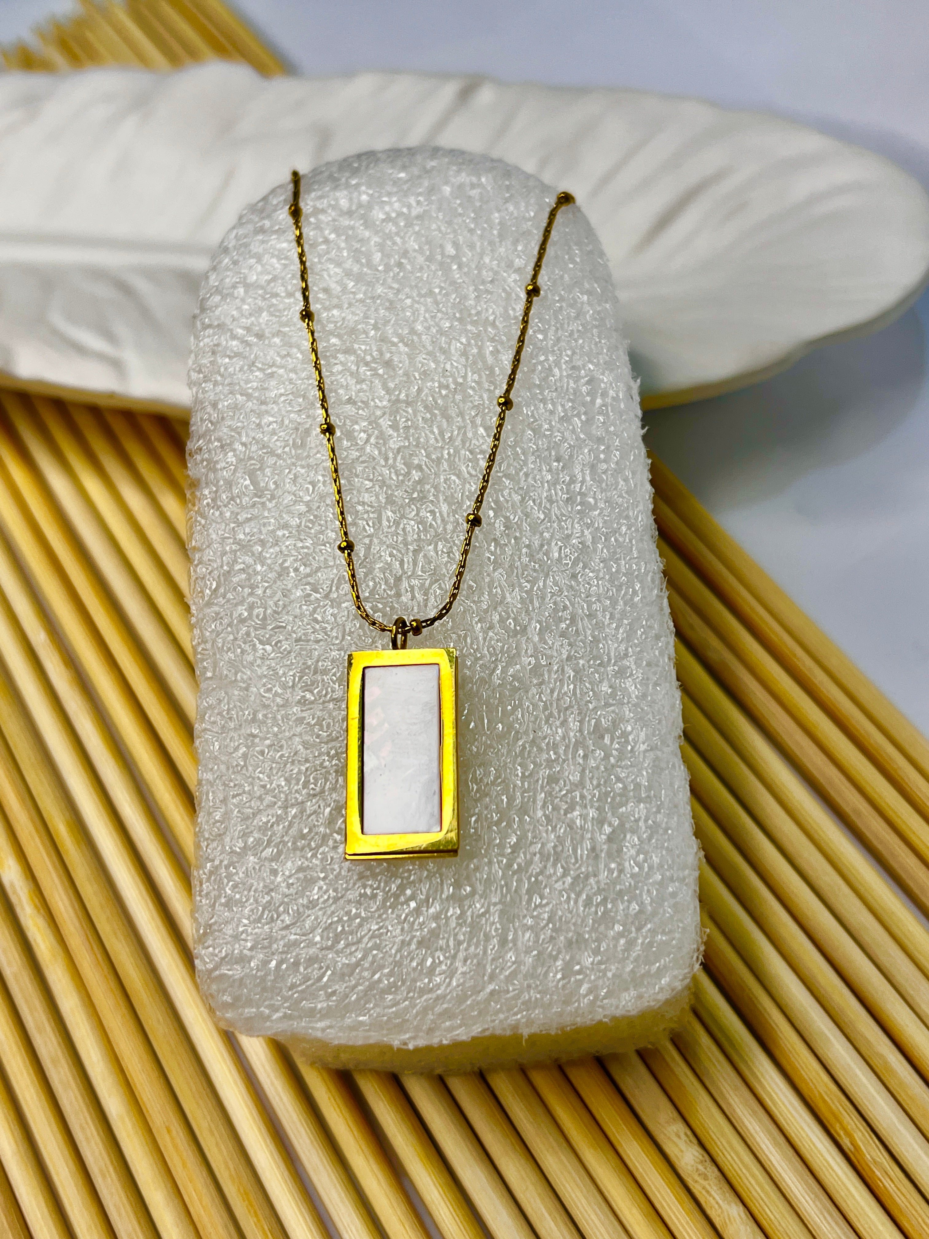 Chic Rectangular Pendant Design