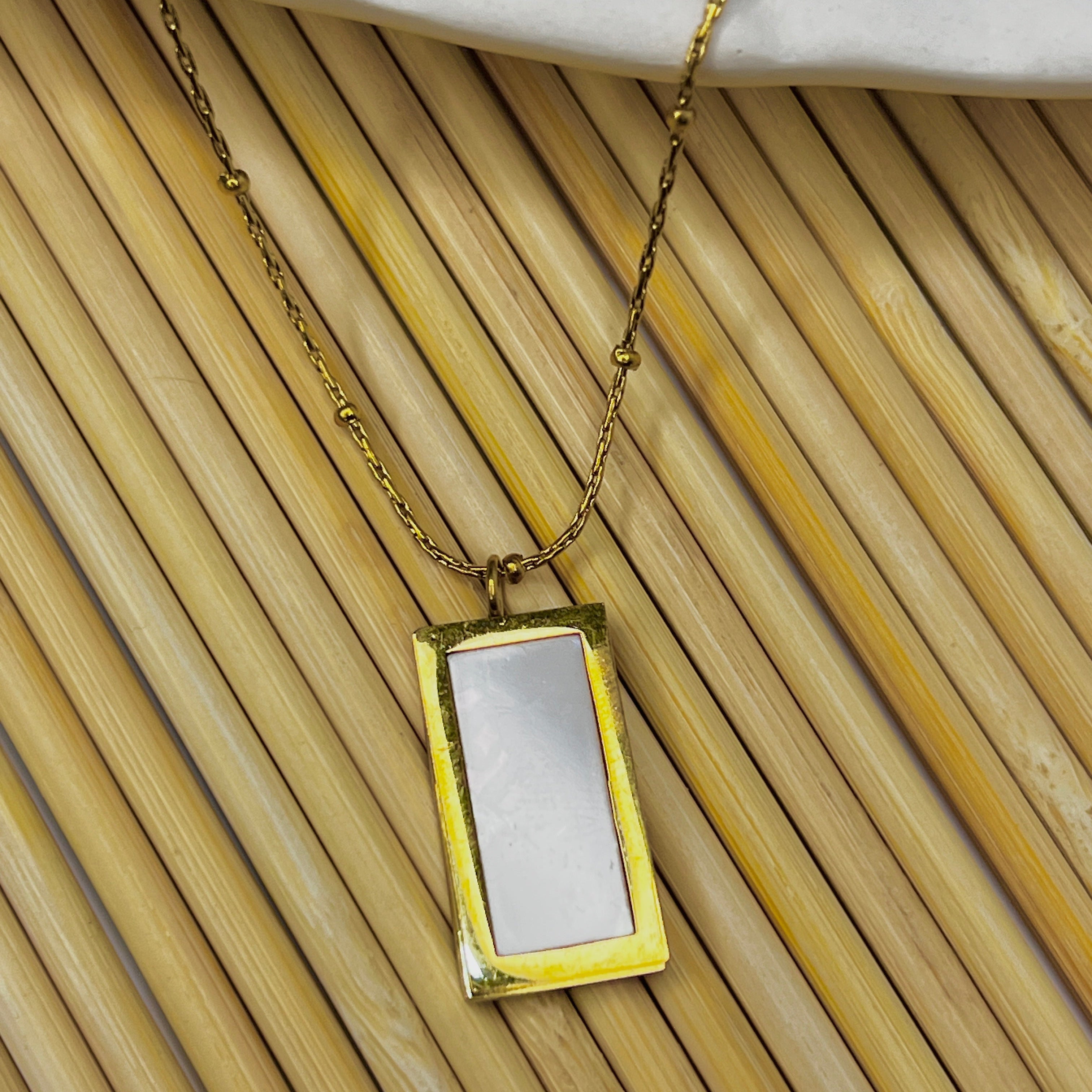 Chic Rectangular Pendant Design