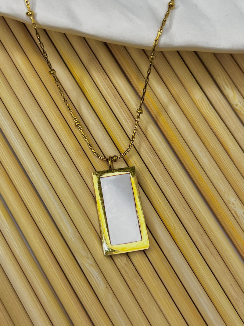 Chic Rectangular Pendant Design