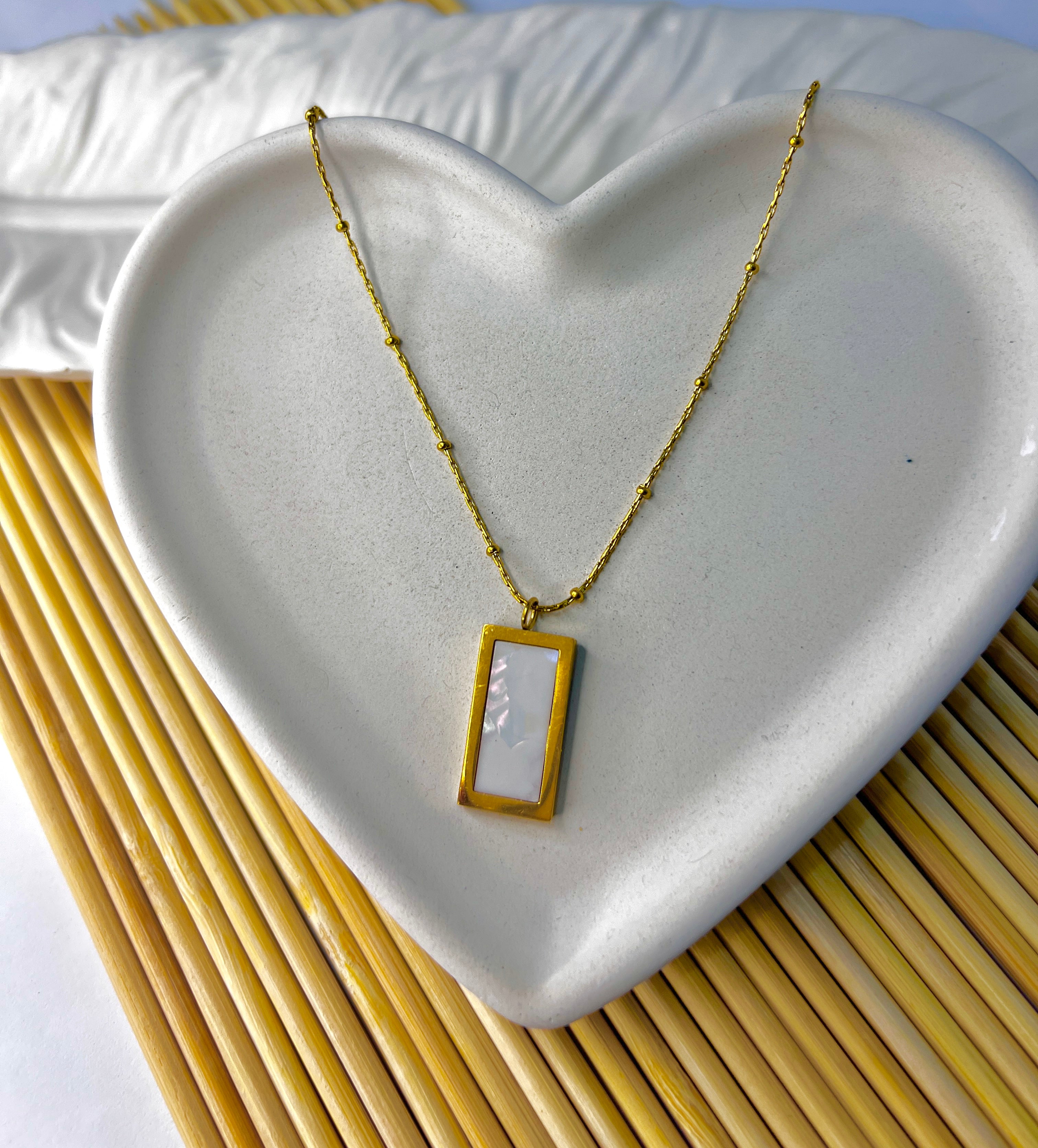 Chic Rectangular Pendant Design