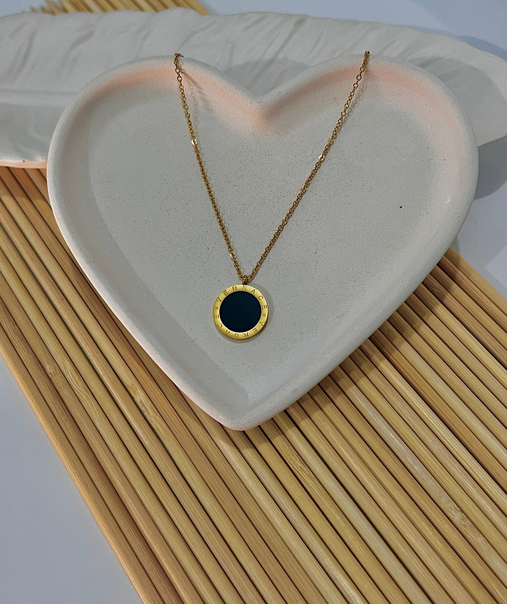 Elegant Onyx Round Pendant