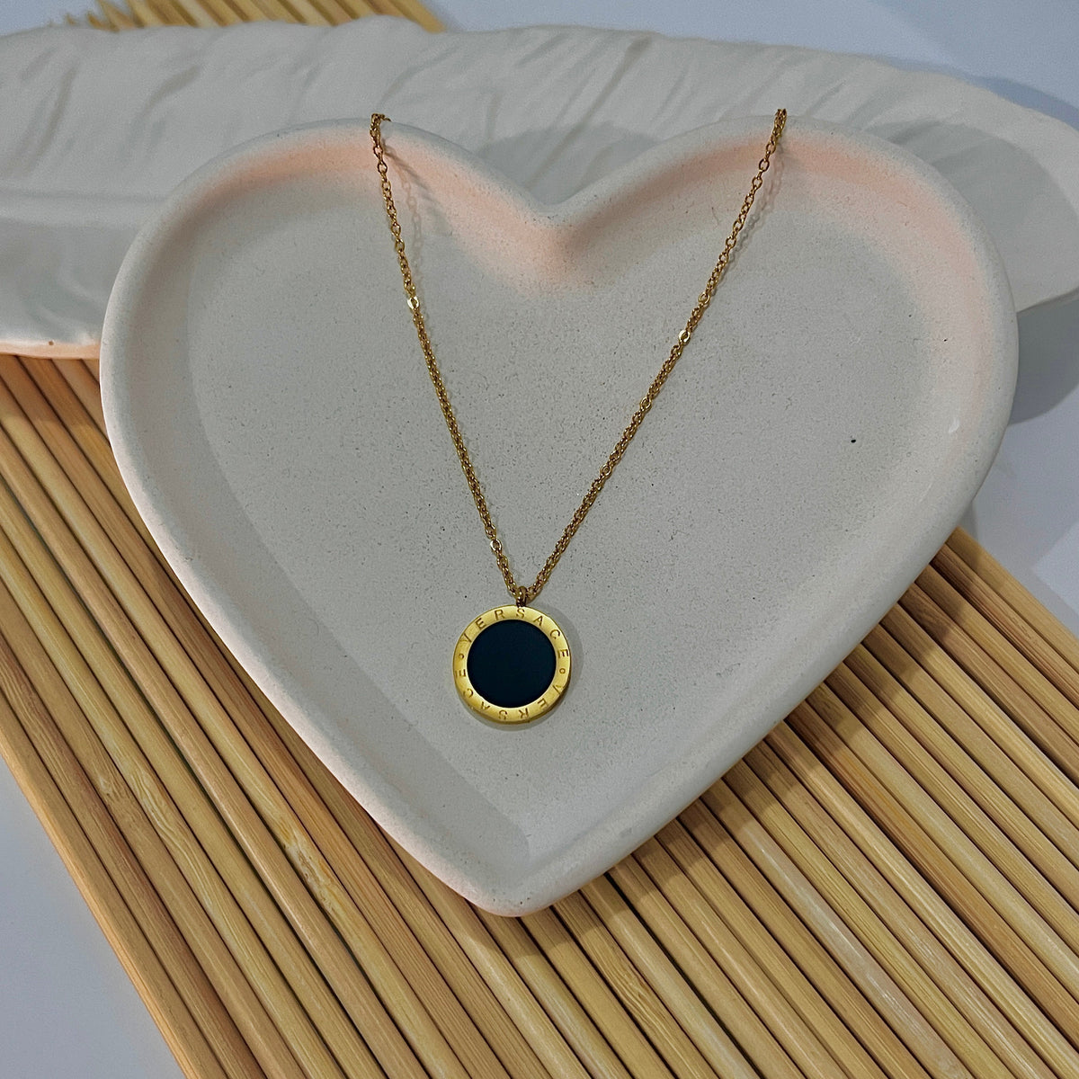 Elegant Onyx Round Pendant