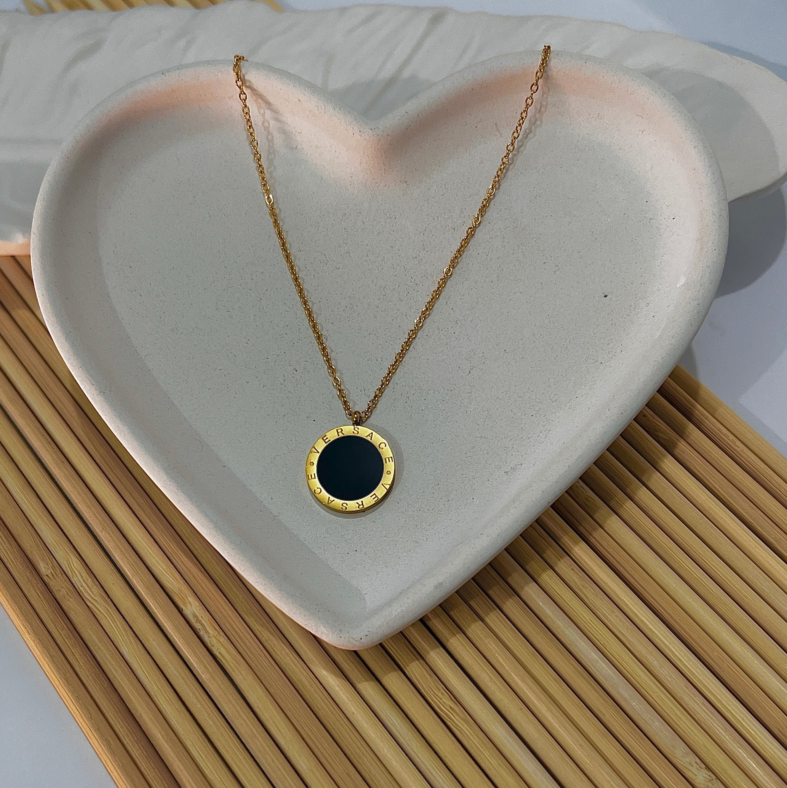 Elegant Onyx Round Pendant