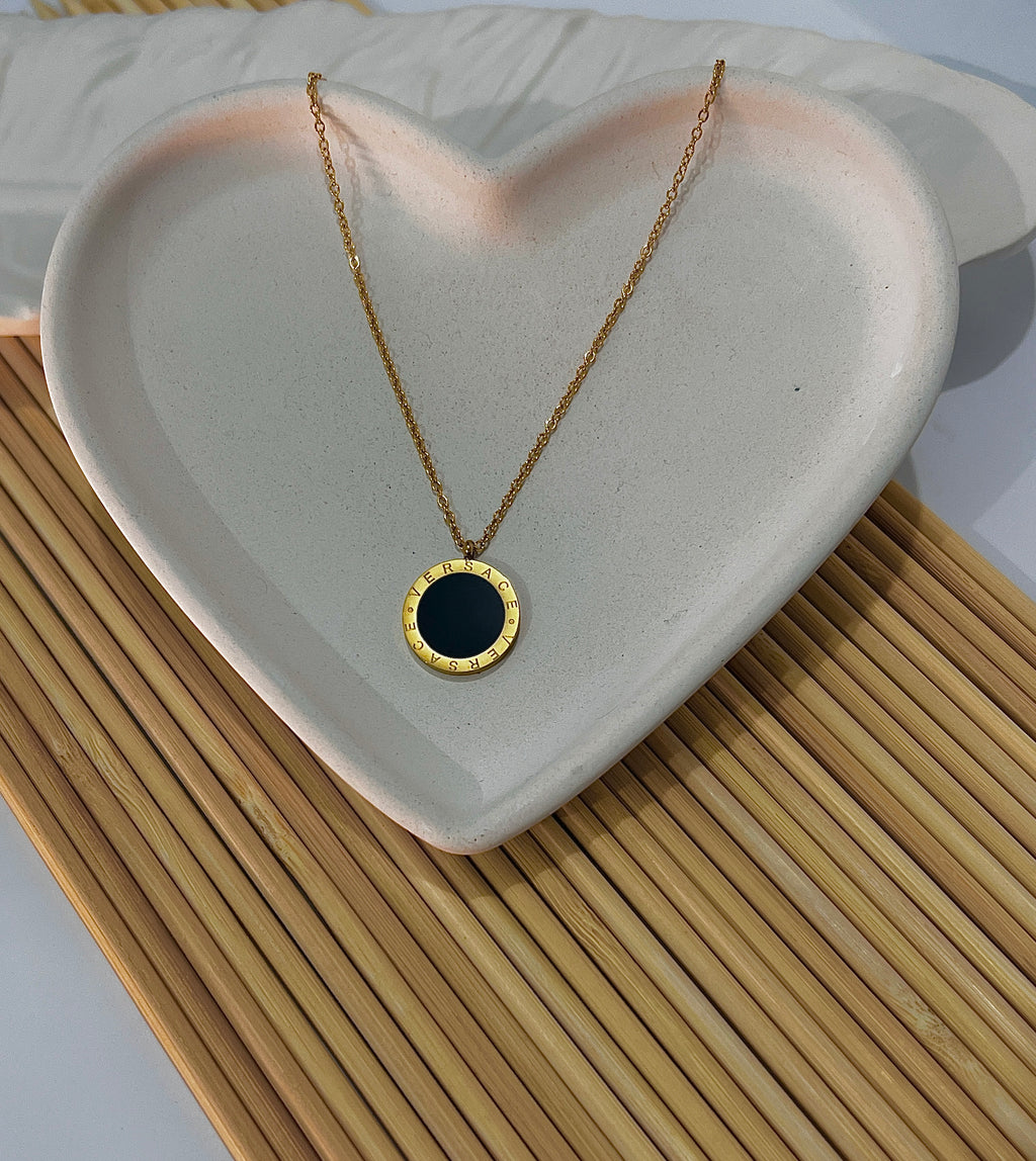 Elegant Onyx Round Pendant