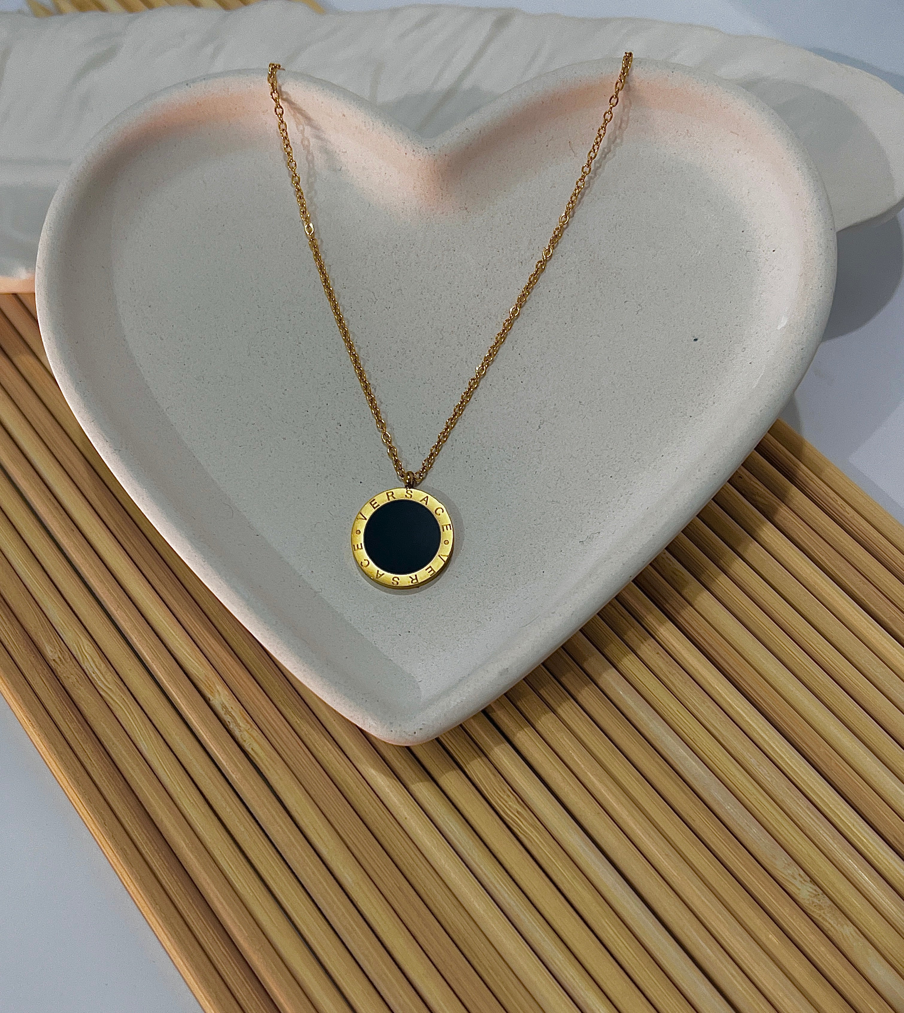 Elegant Onyx Round Pendant