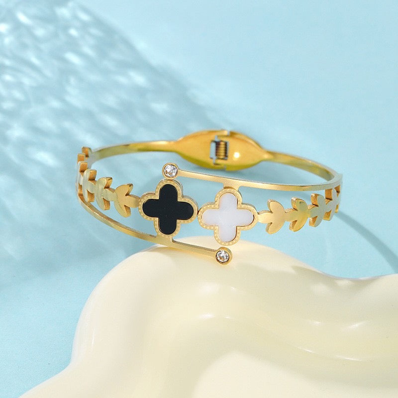 Dazzling Clover Accent Piece