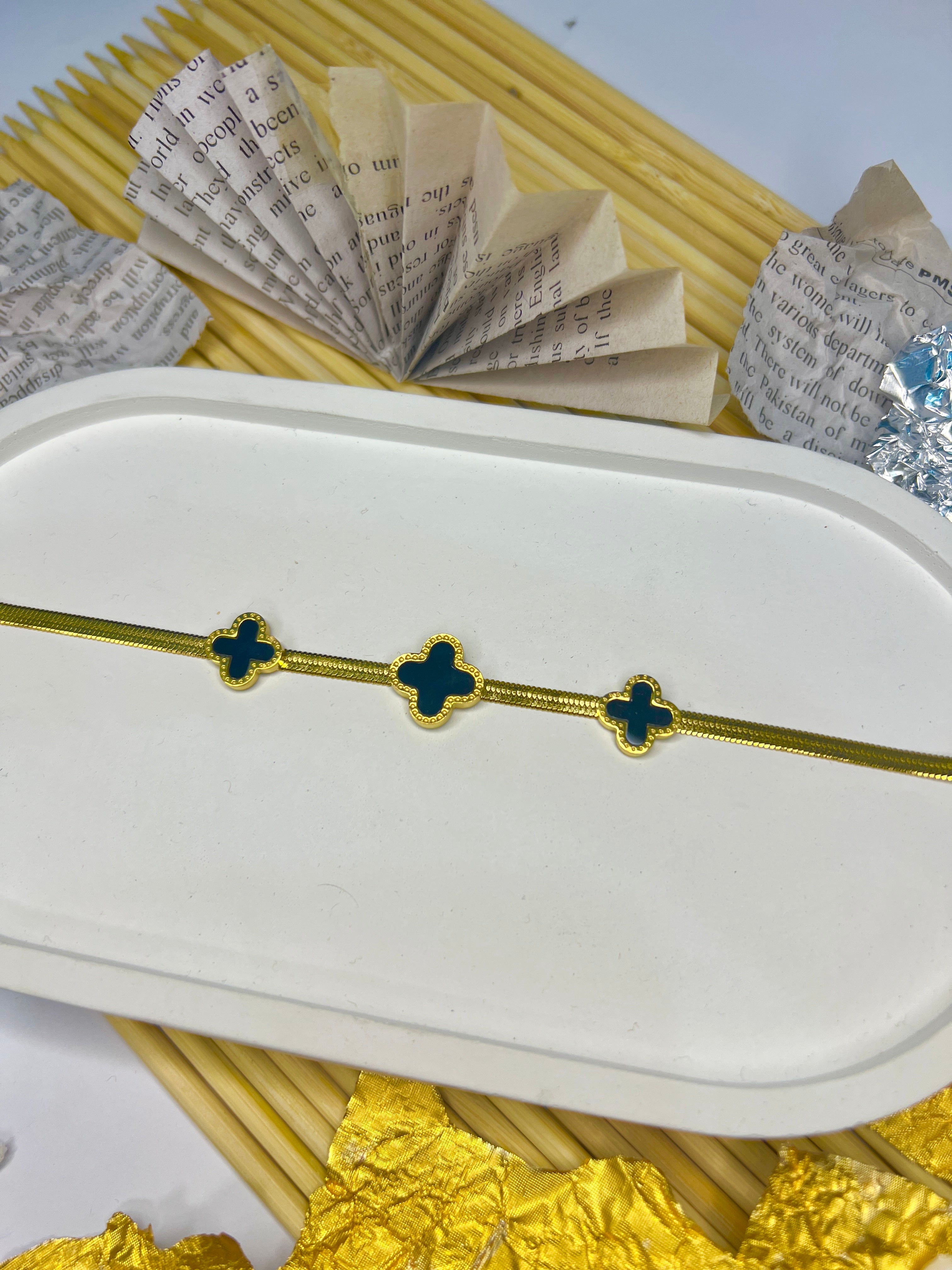 Black Luminous Clover Aureate Whisper