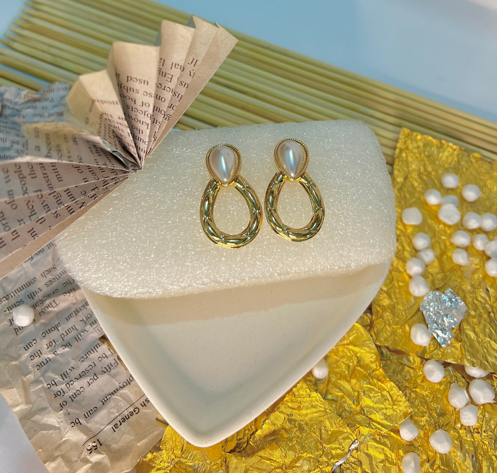 Pearl Oval Dangle Earrings