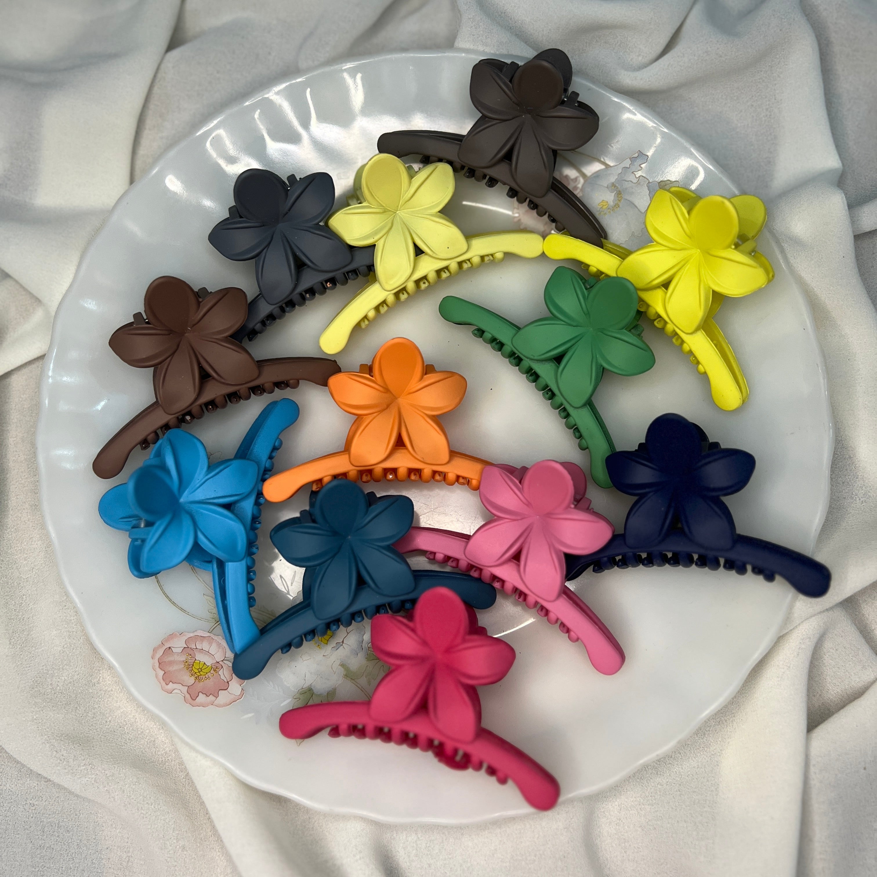 Vibrant Petal Medium Clips