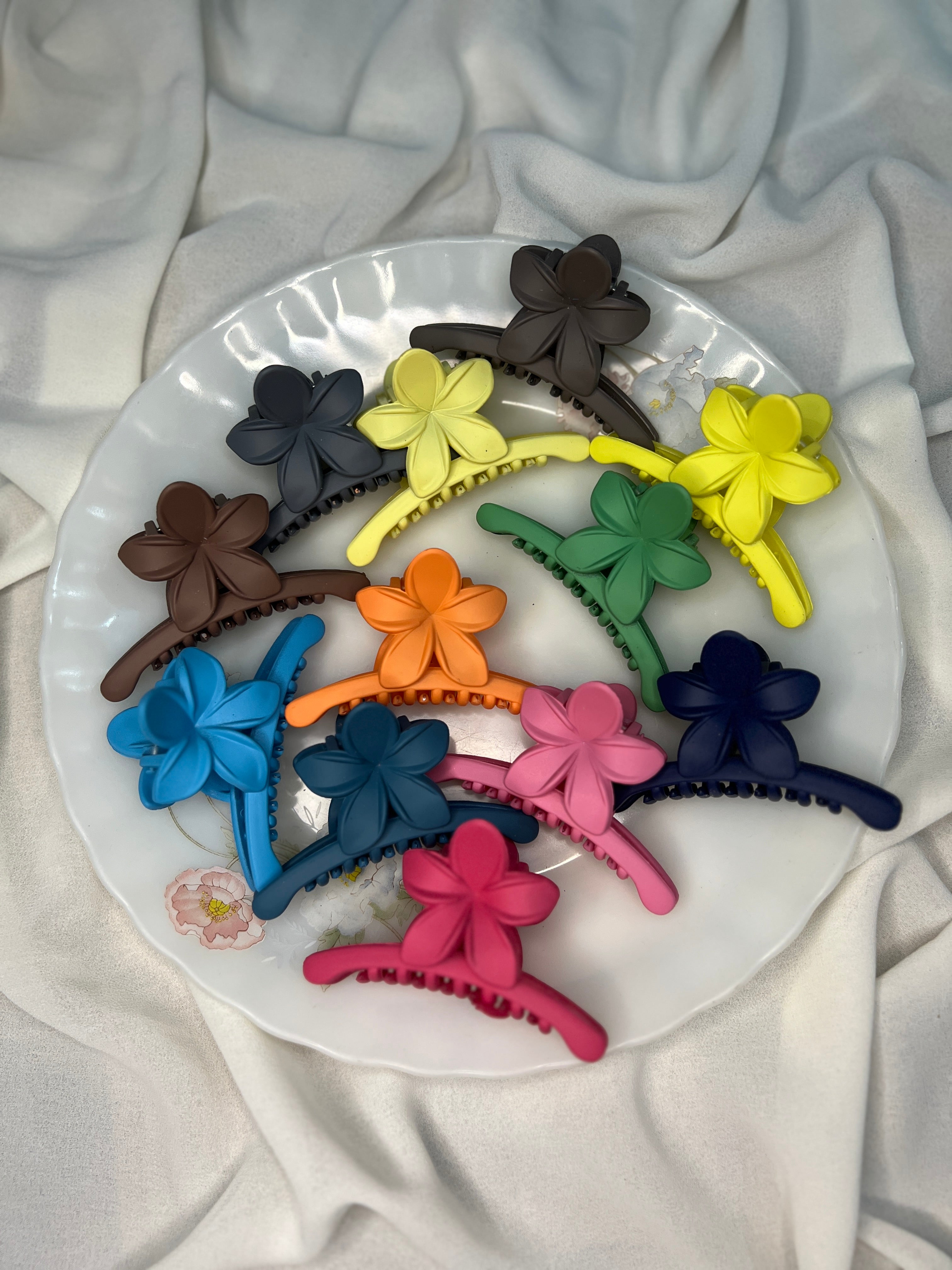 Vibrant Petal Medium Clips