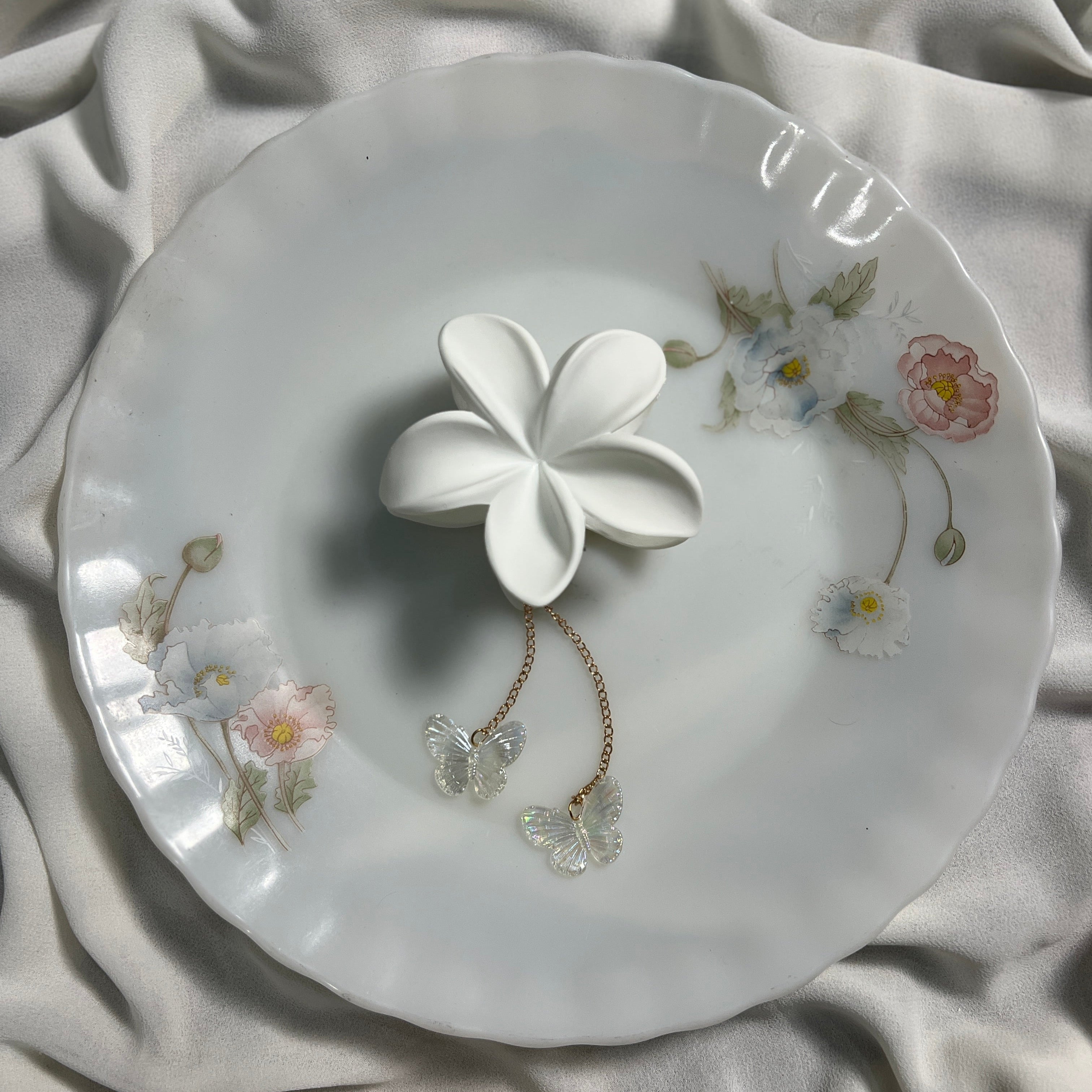 Solid Butterfly Hook Claw